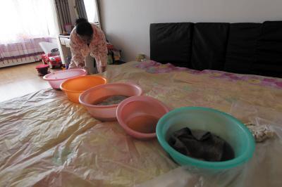 南丰楼上漏水，住户失联，小区没物管，业主维权难！律师来支招……